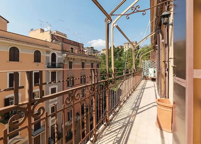 Apartment Guesthost - Piazza Nievo A Trastevere! Con Balcone *